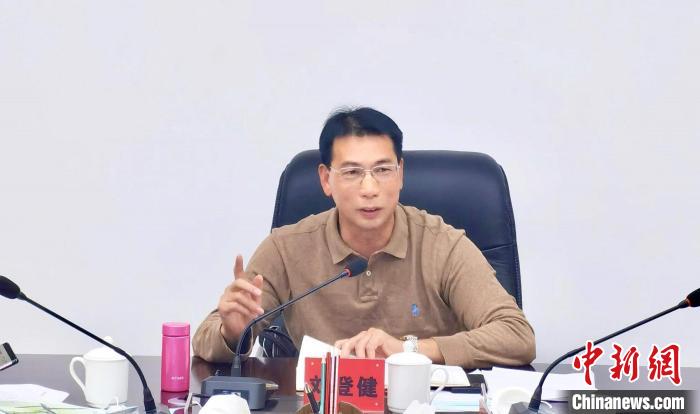 寧德市政協(xié)副主席、市工商聯(lián)主席劉登健講話?！埿≤?攝